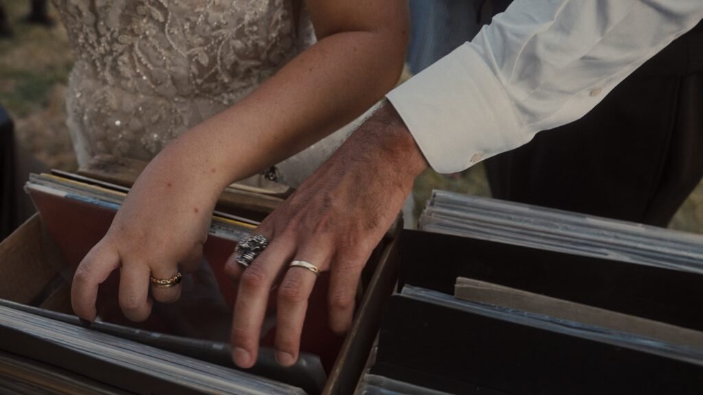 Bar à vinyles au mariage rock